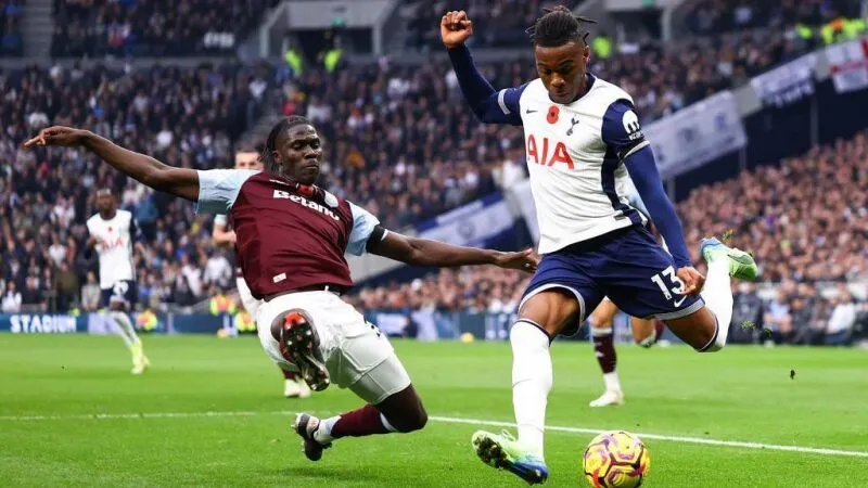 Aston Villa đấu với Tottenham 01