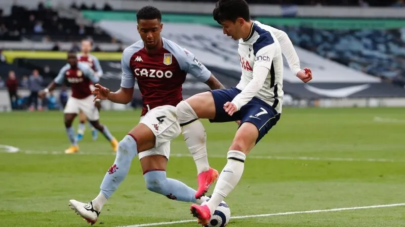 Aston Villa đấu với Tottenham 03