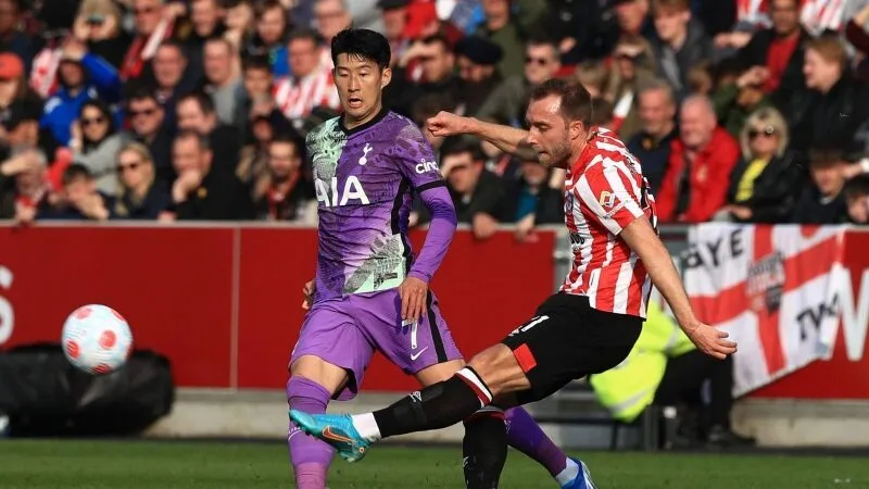 Brentford đấu với Tottenham 01