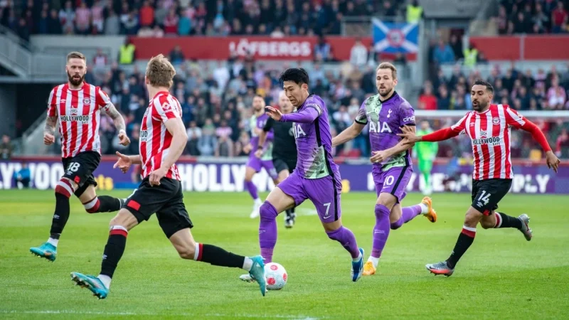 Brentford đấu với Tottenham 02