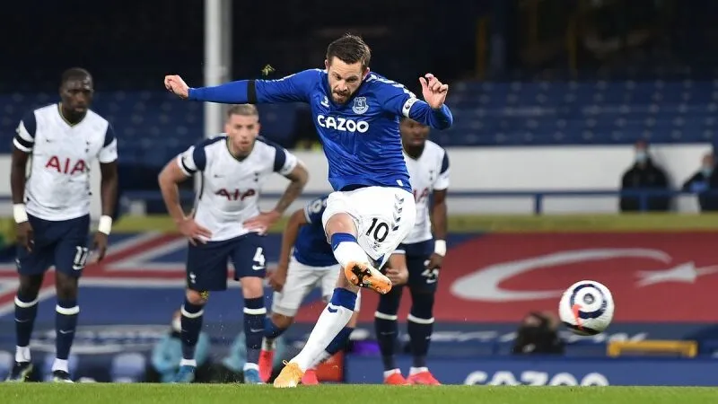Everton đấu với Tottenham 02