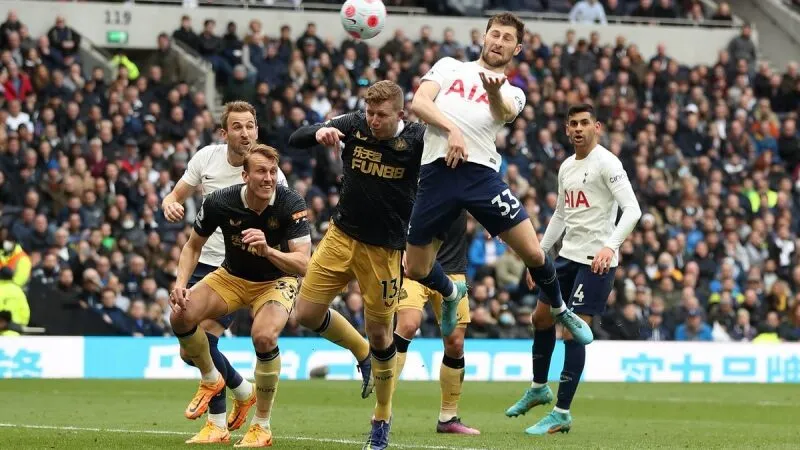 Newcastle đấu với Tottenham 02