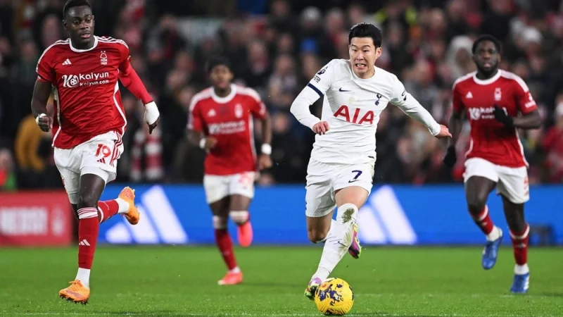 Nottm Forest đấu với Tottenham 01