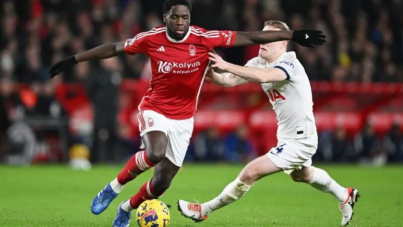 Nottm Forest đấu với Tottenham 03