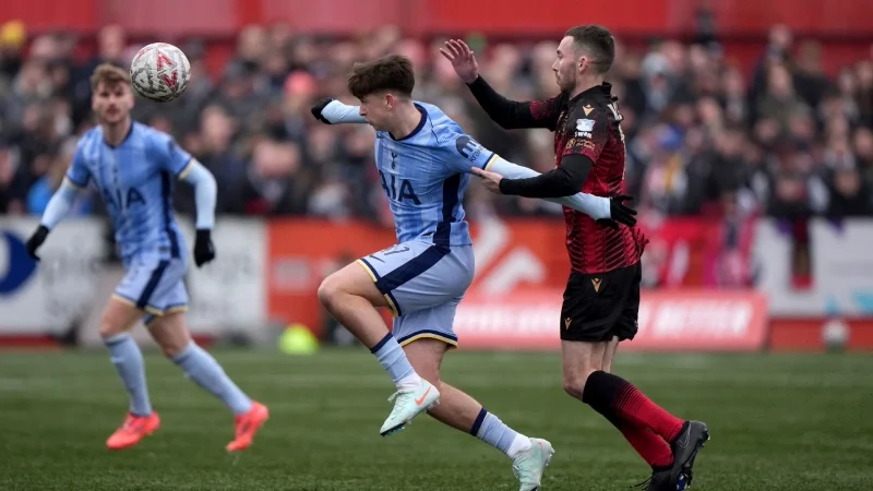 Tamworth FC đấu với Tottenham 03