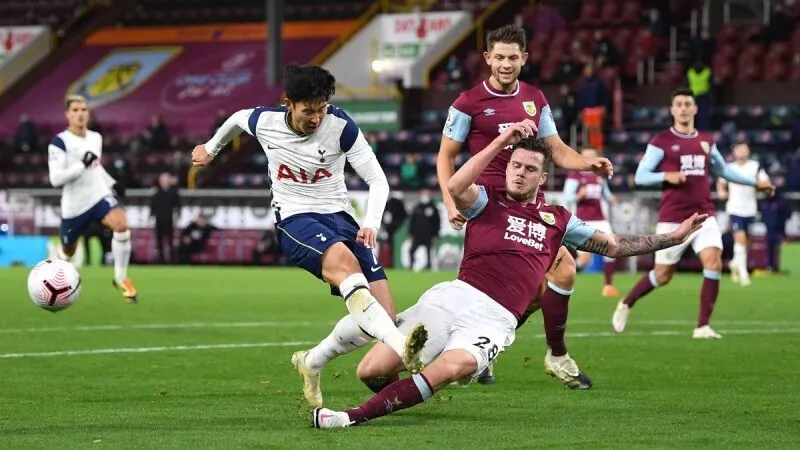 Tottenham đấu với Burnley 01