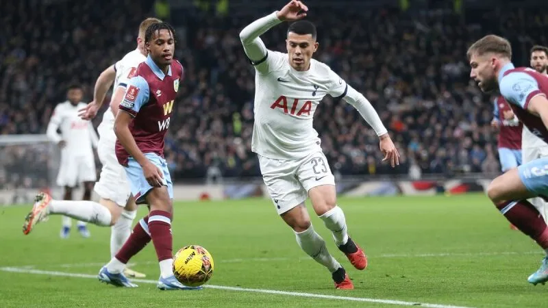 Tottenham đấu với Burnley 02