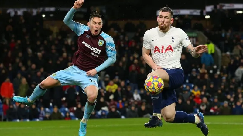 Tottenham đấu với Burnley 03