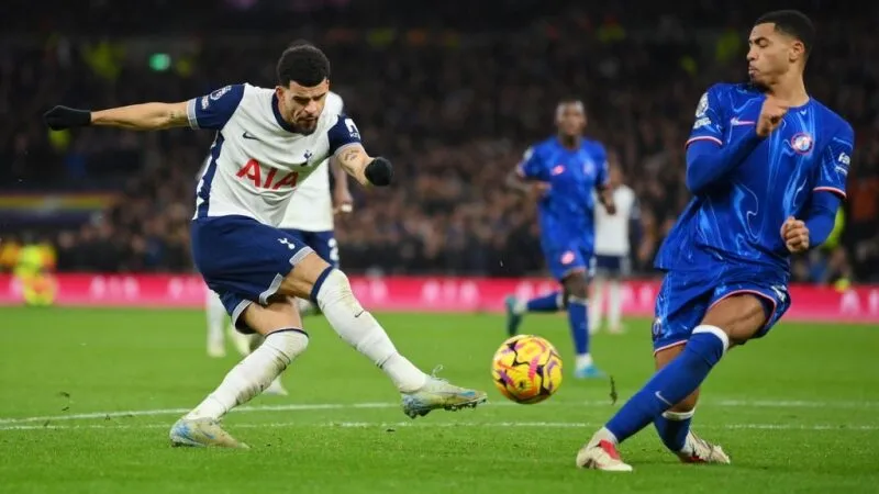 Tottenham đấu với Chelsea