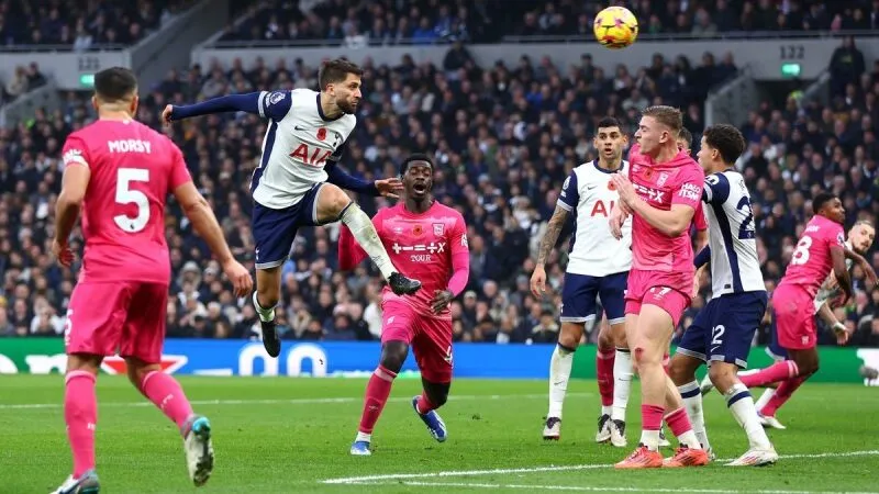 Tottenham đấu với Ipswich Town 02
