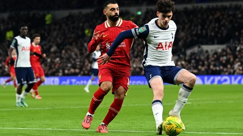 Tottenham đấu với Liverpool 01