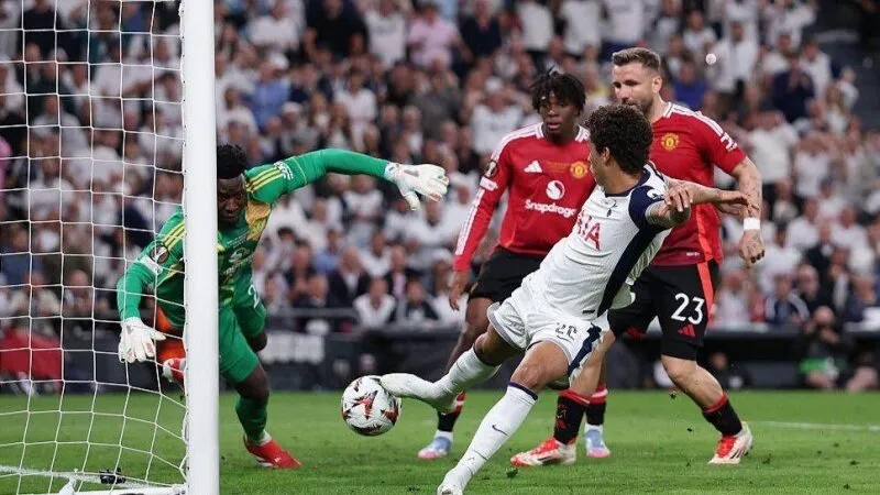 Tottenham đấu với Man Utd 01