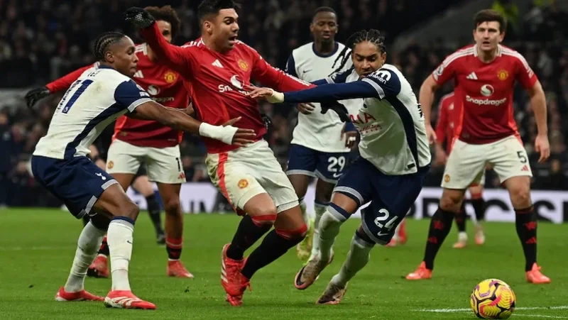 Tottenham đấu với Man Utd 03