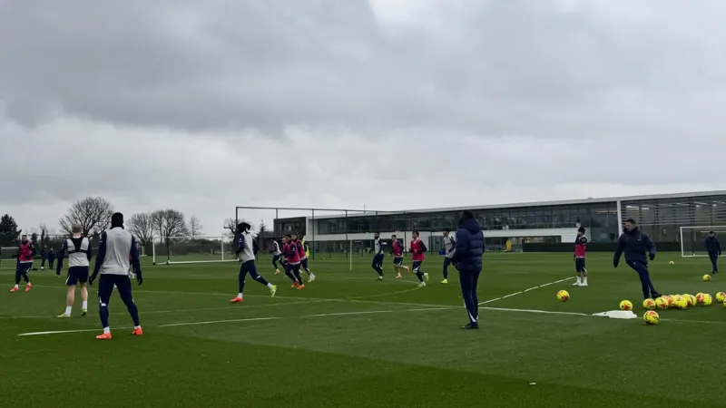 Chiều sâu lực lượng: xoay tua, chấn thương và phương án dự phòng